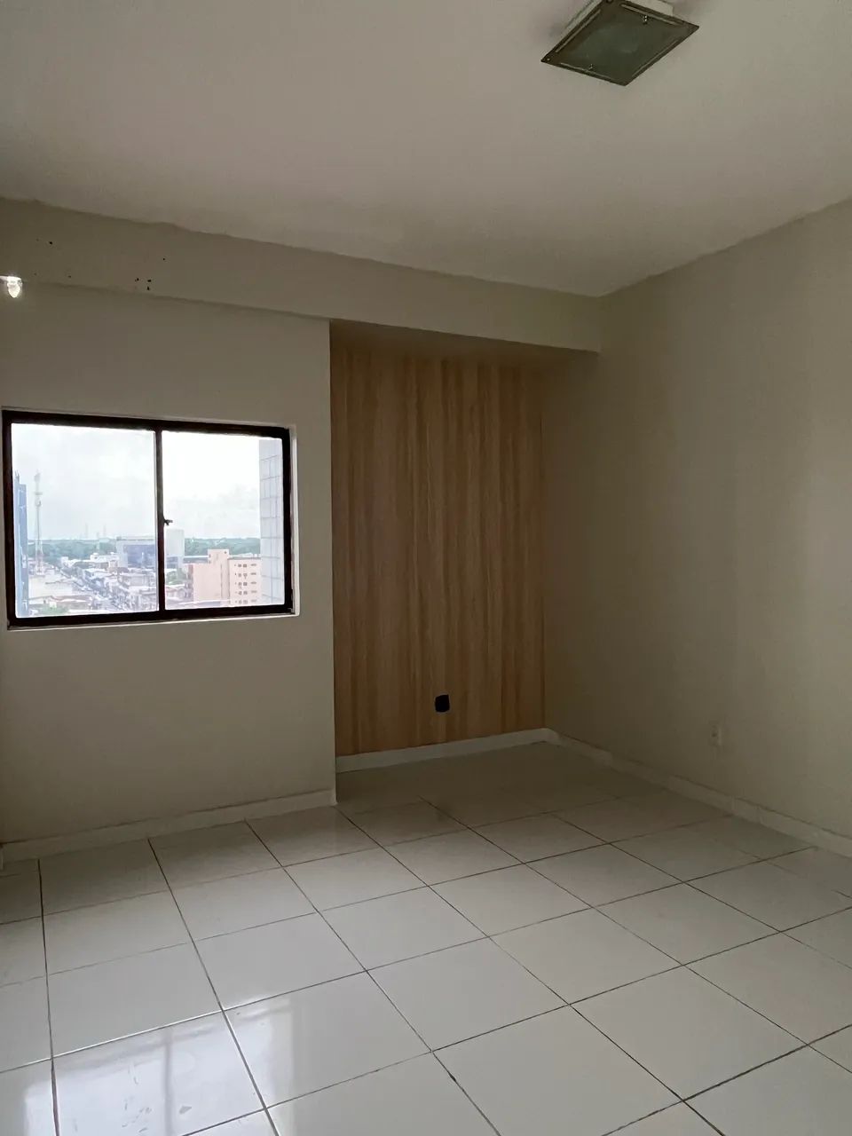 Aluga salas com dois gabinete e garagem 