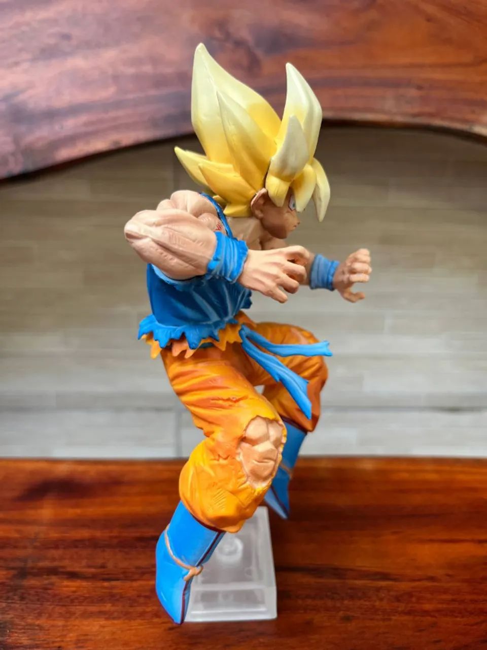 Action Figure Dragon Ball - Goku SJJ 21cm Com Base Aérea  - Foto 5
