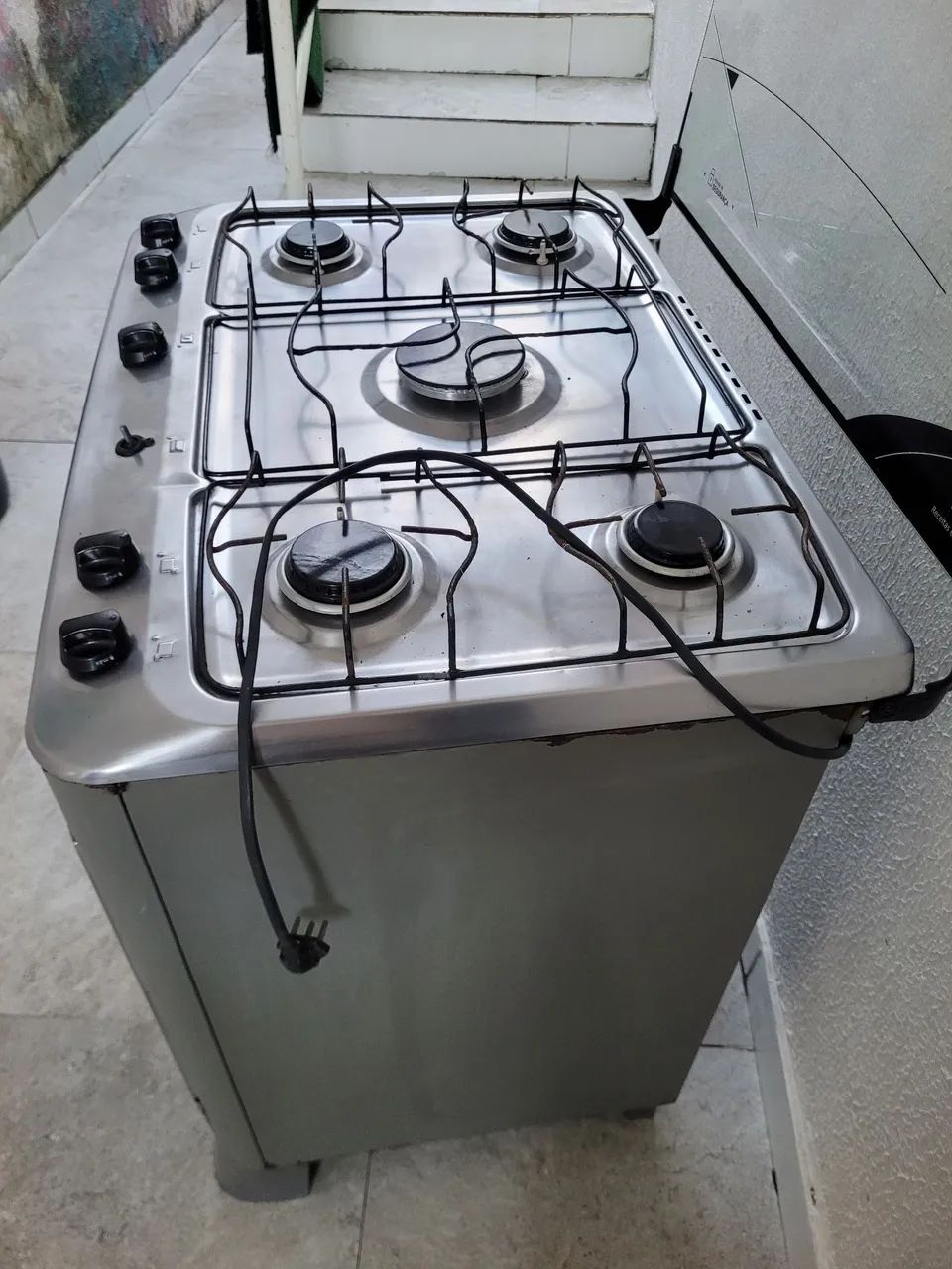 Fogão de 5 bocas a gaz e eletrico - Foto 2