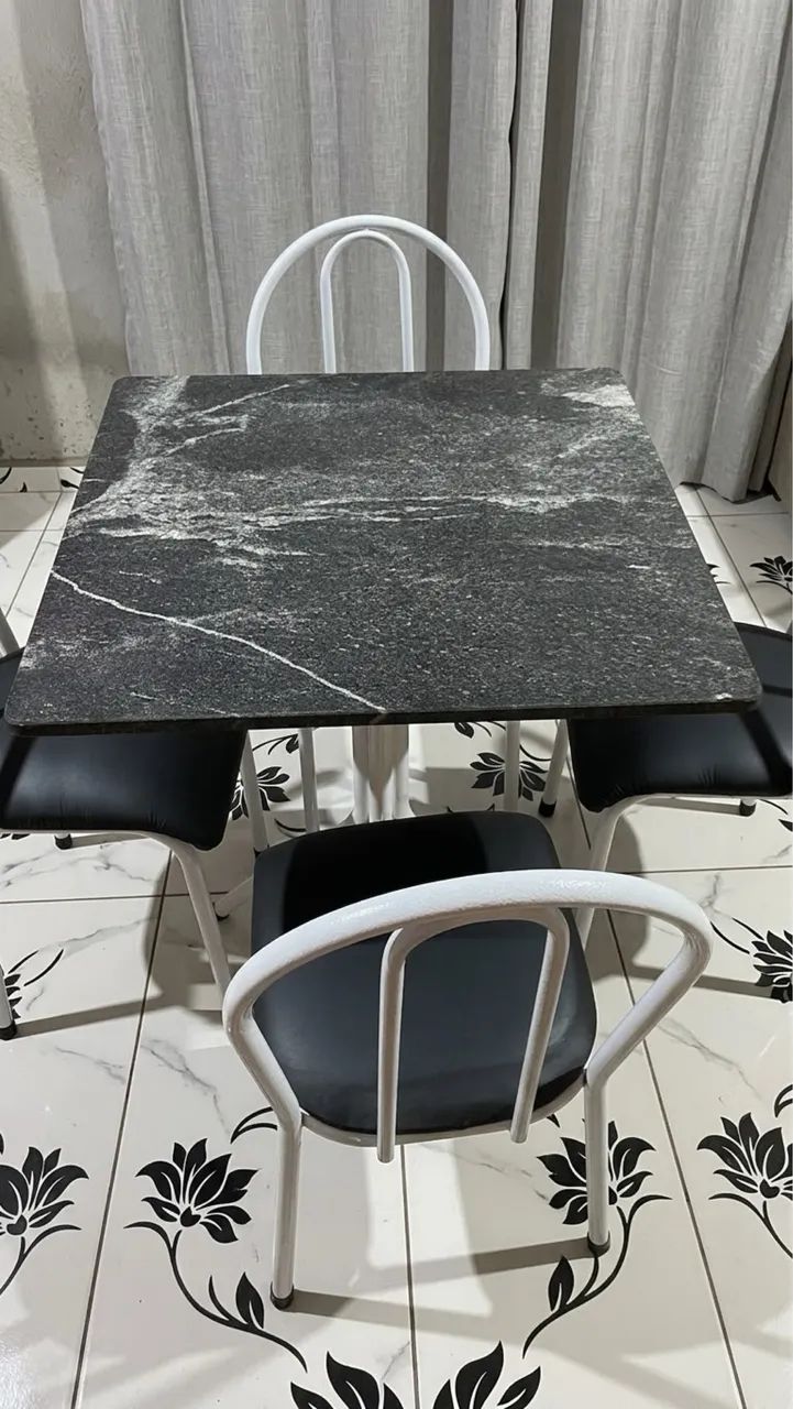 Mesa de mármore com 4 cadeiras  - Foto 2