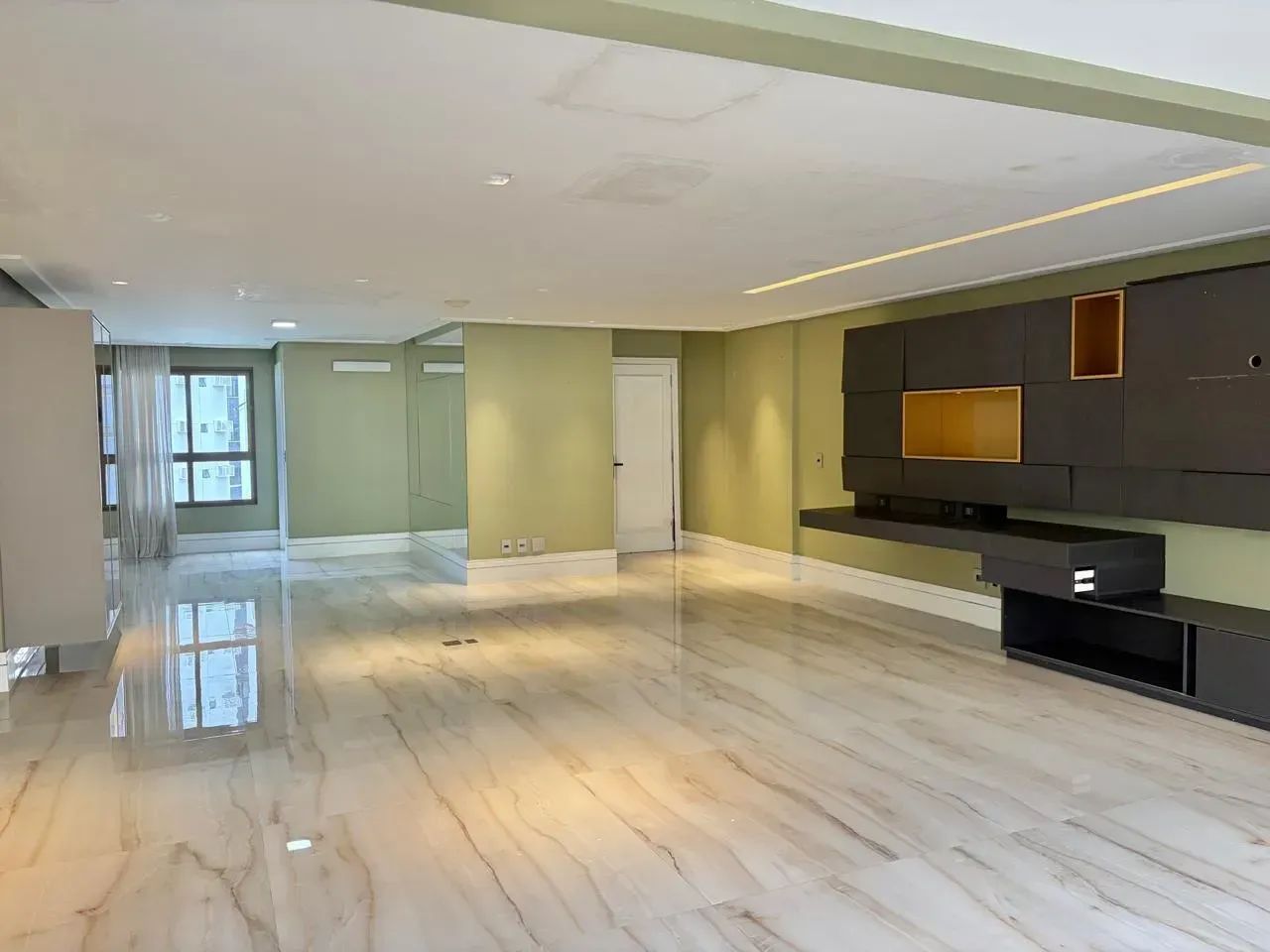 3 SUÍTES NO EDIFÍCIO JARDIM IMPERIAL NA PITUBA - Foto 2