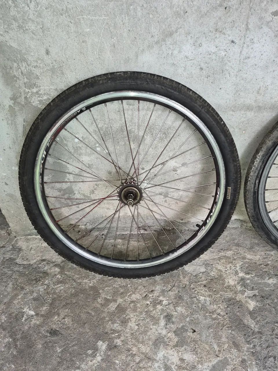 Rodas de Bicicleta usadas aro 26 completa - Foto 2