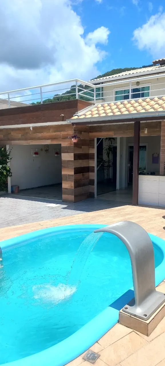 CASA PRAIA DO ESTALEIRINHO- BC- SC de  veraneio e feriados, 6 quartos, com piscina. 