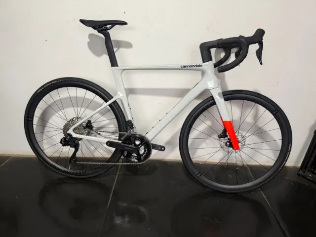 Cannondale SuperSix EVO - Tamanho 54/56 | Shimano 105 Di2 | Hollowgram 35 Carbon