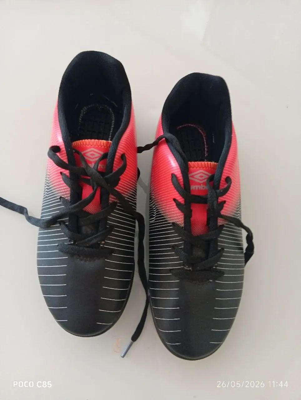 Chuteira umbro tamanho 35