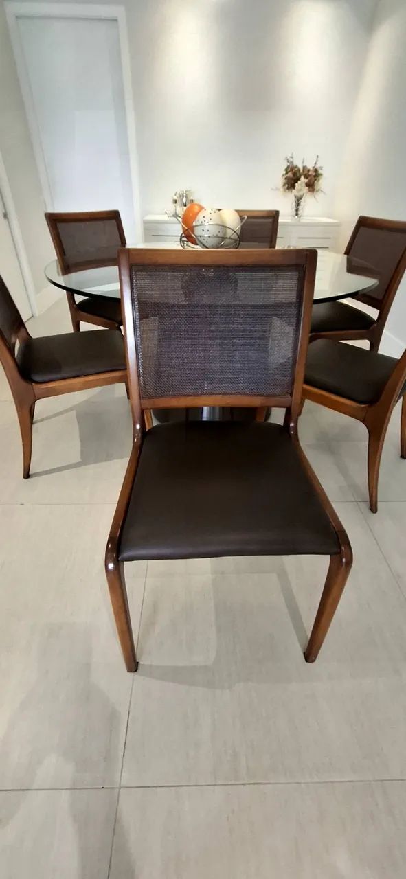 Mesa de Jantar com 6 cadeiras da Breton. - Foto 2