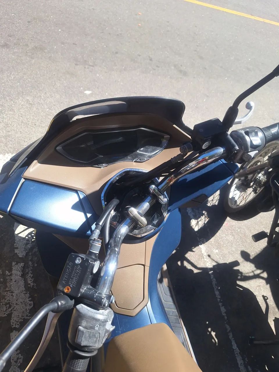 PCX DLX 2024 - Foto 3