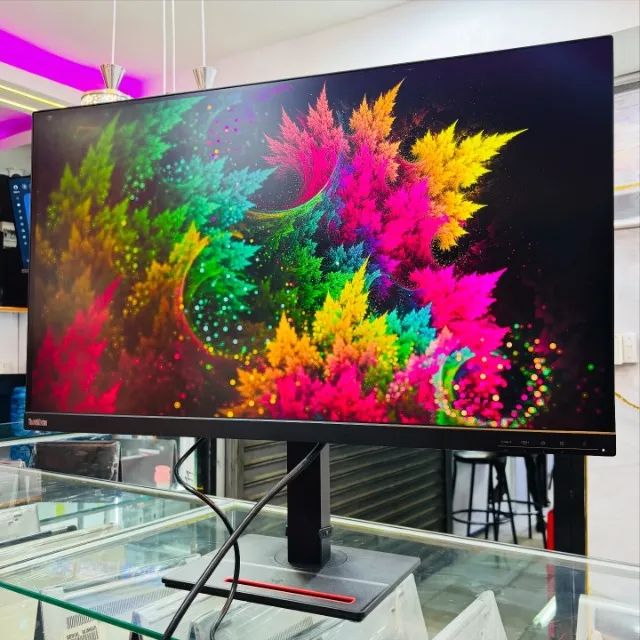 Monitor Profissional 32 4K polegadas ThinkVision