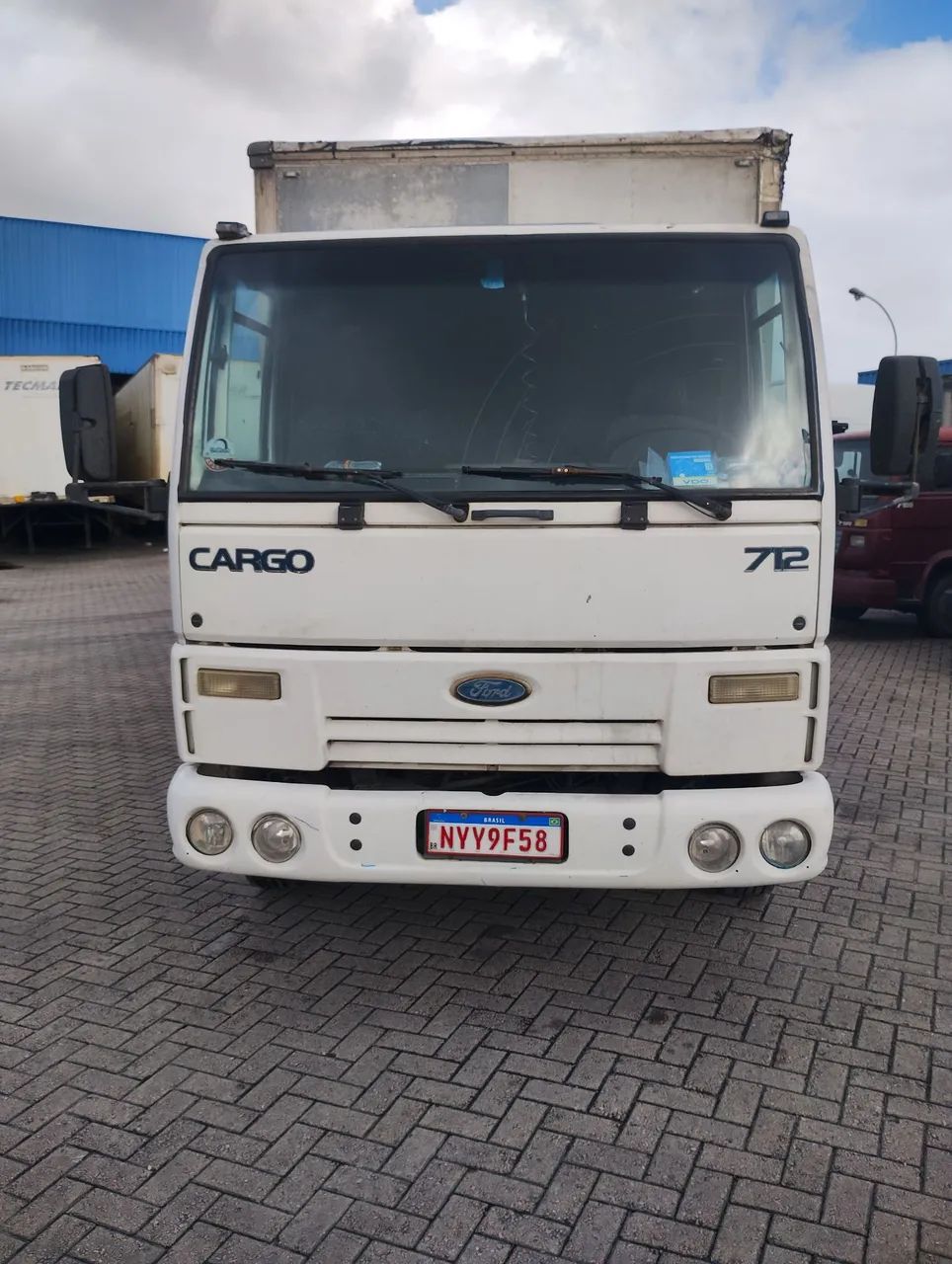 Vendo Ford cargo 712 ano 2011