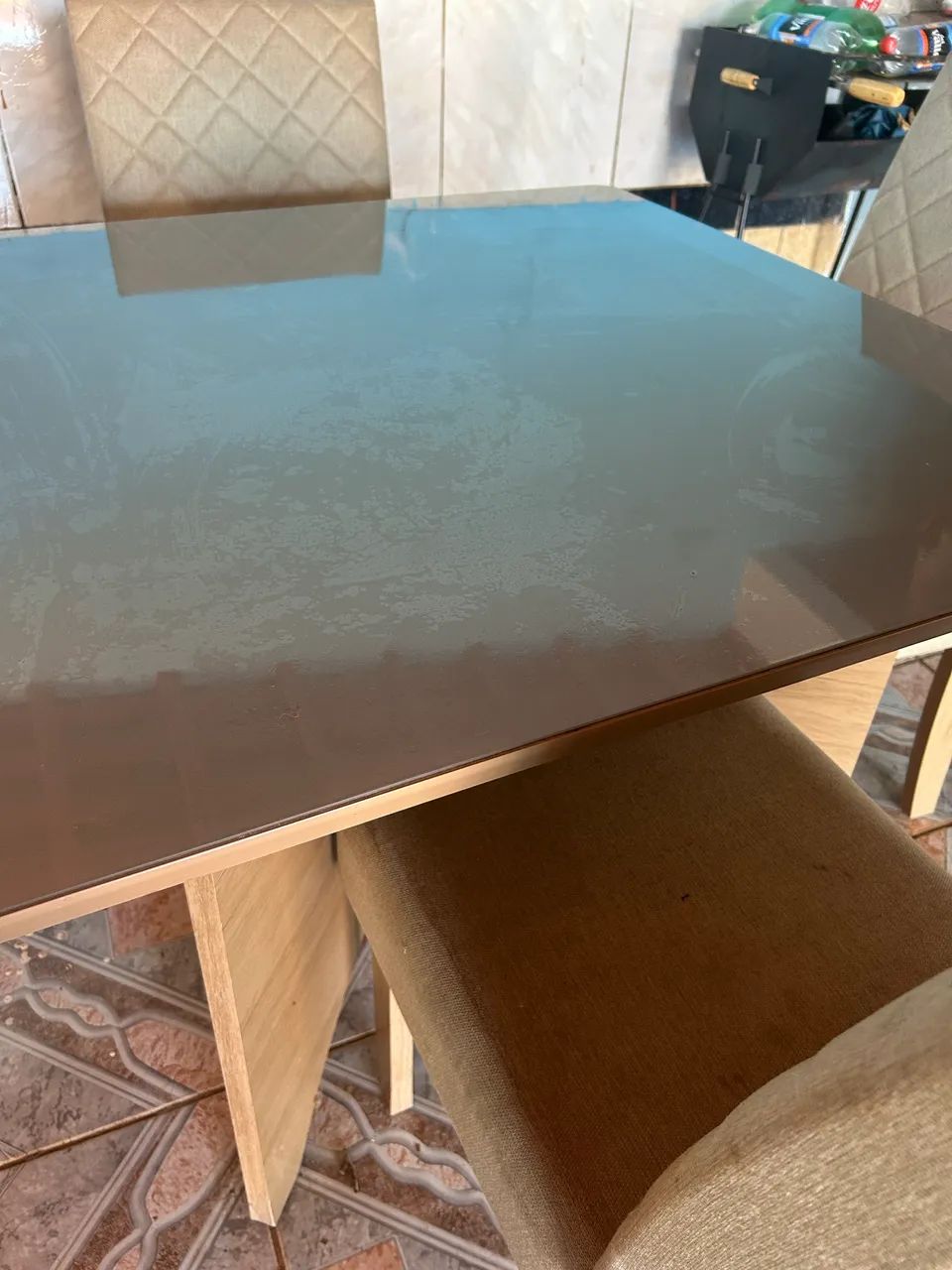 Mesa de quatro cadeiras 