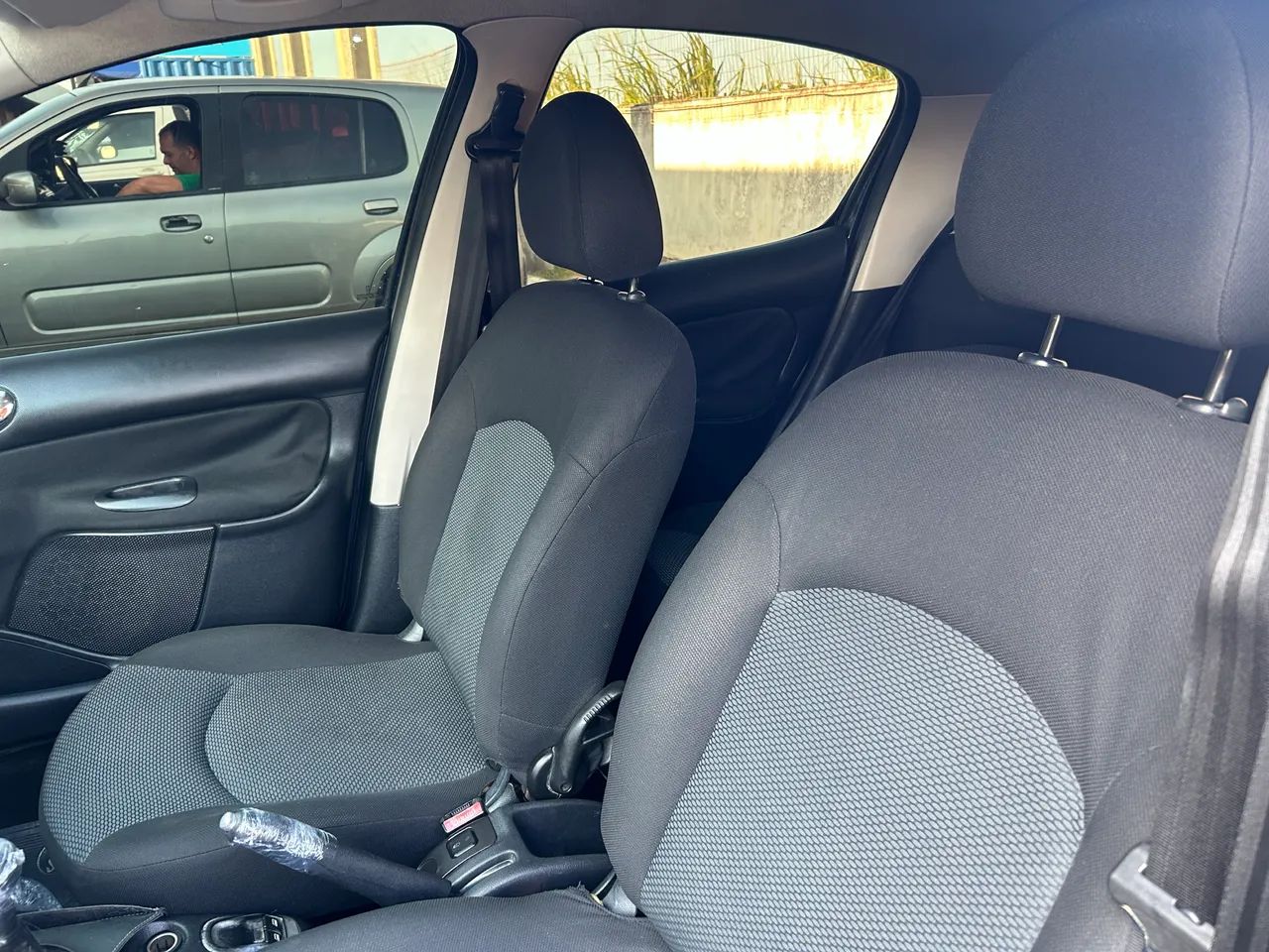 Peugeot 207 XR 1.4 Flex 8V 5P 2012 - Foto 8