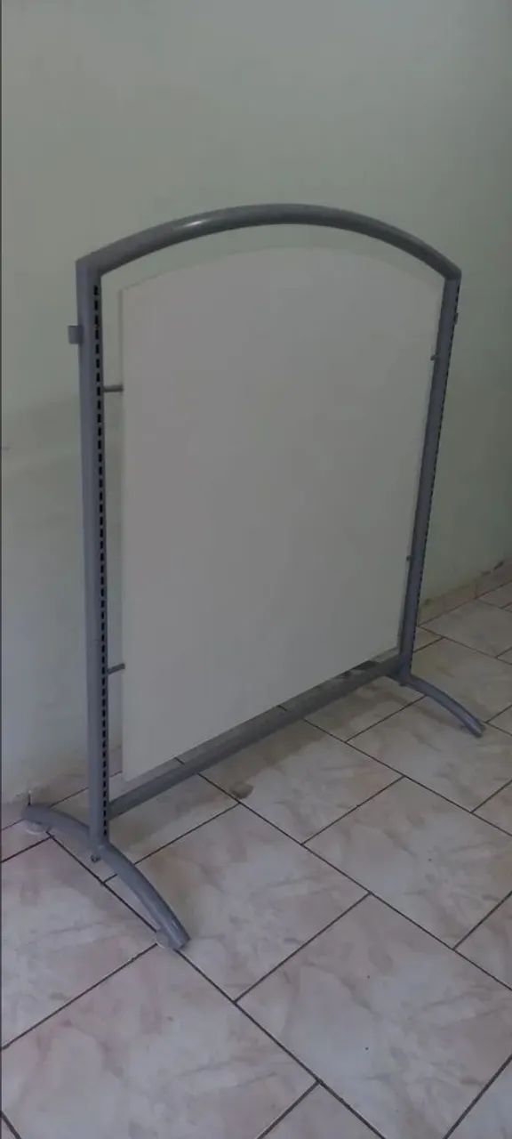 Araras Reforçadas C/ MDF No Centro P/ Loja De Roupas  - Foto 3