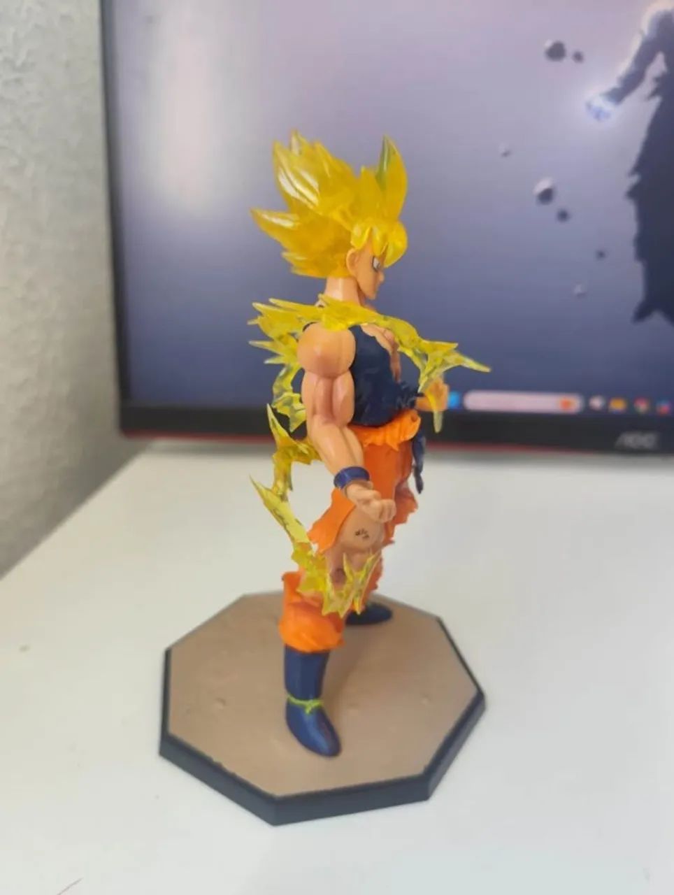 GOKU SUPER SAIYAJIN - FIGURA DE COLEÇÃO  - Foto 2