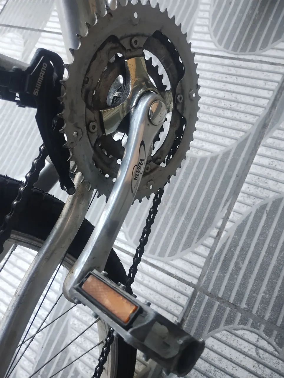 Bicicleta, em Alumínio com Marcha Shimano. - Foto 4