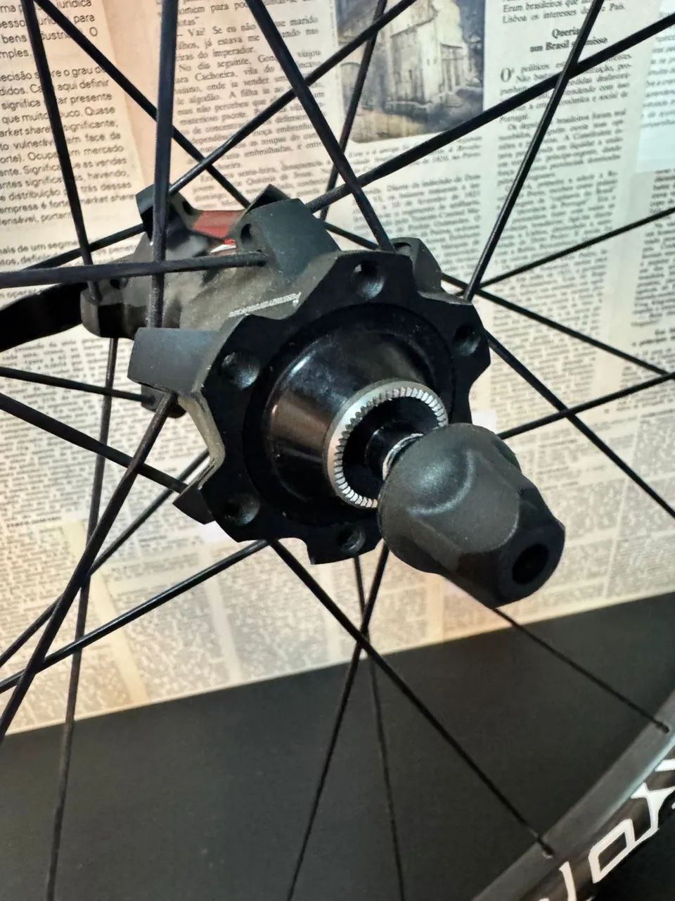 Roda carbono Mtb dianteira eixo blocagem - Foto 4
