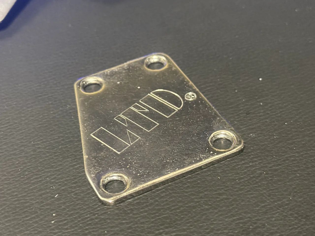 Neck plate para Guitarra LTD/Esp original chromado - Foto 3