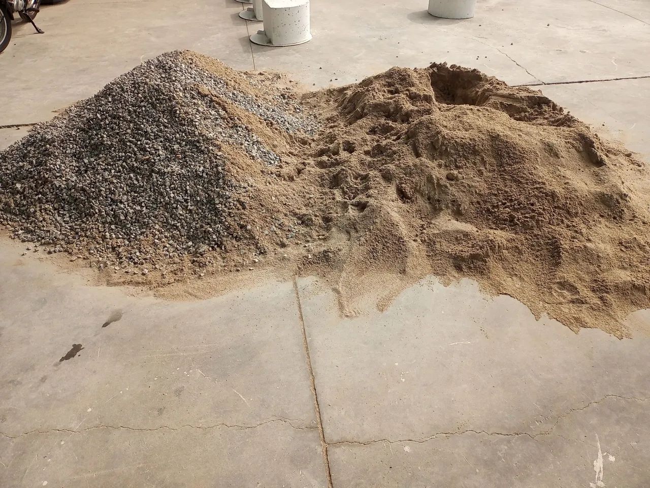 Vende se  areia e pedra, meio metro de cada! 