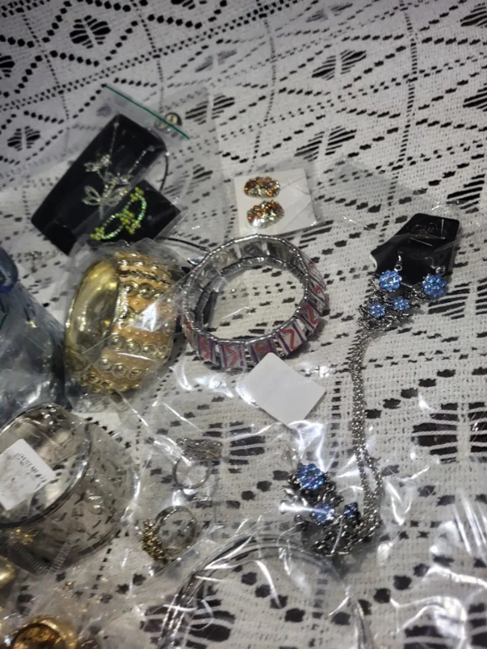 Pacote com 40 bijuterias misteriosas - Foto 3