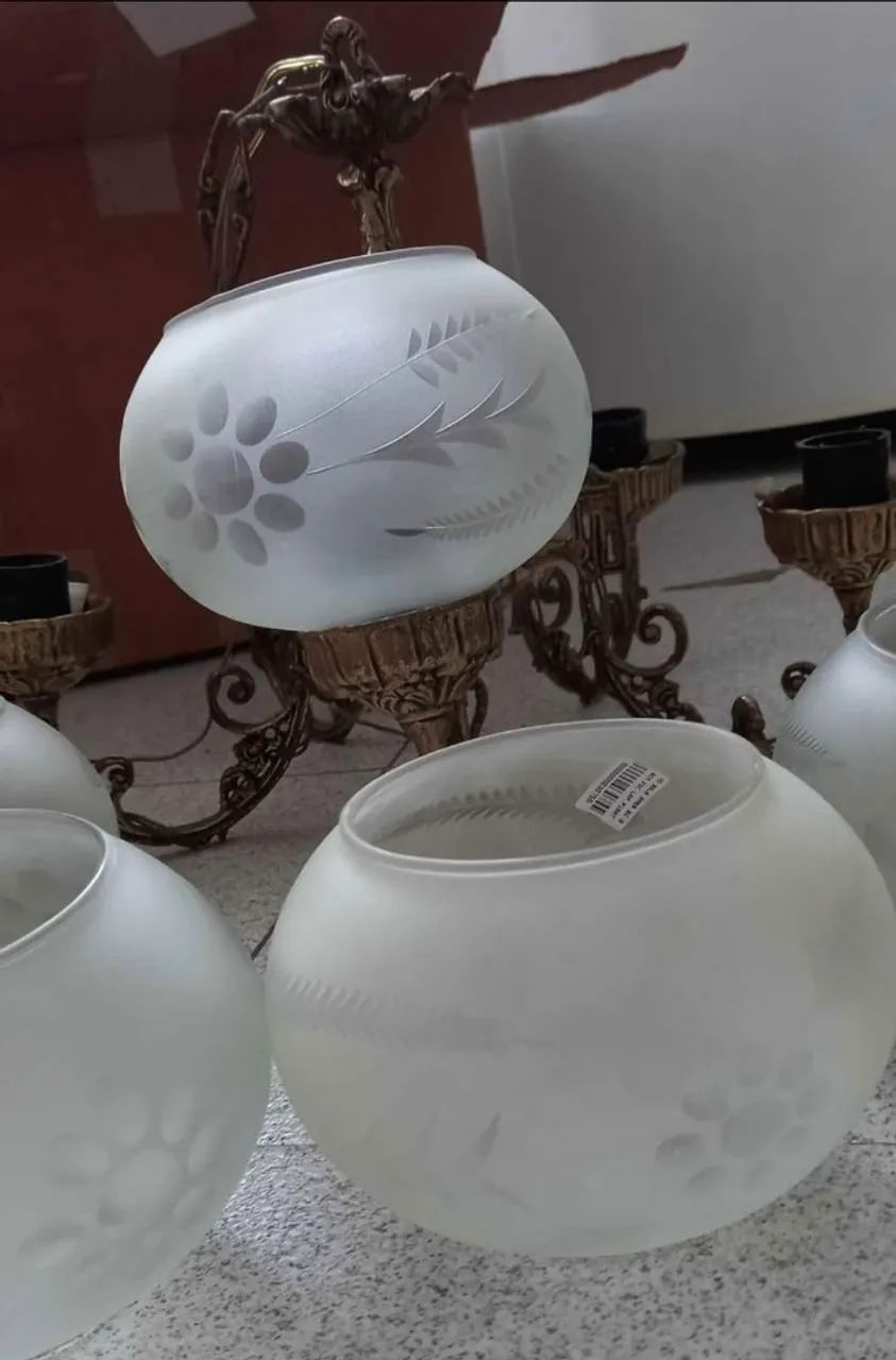 Lustre de Bronze Com 5 Cúpulas  - Foto 2