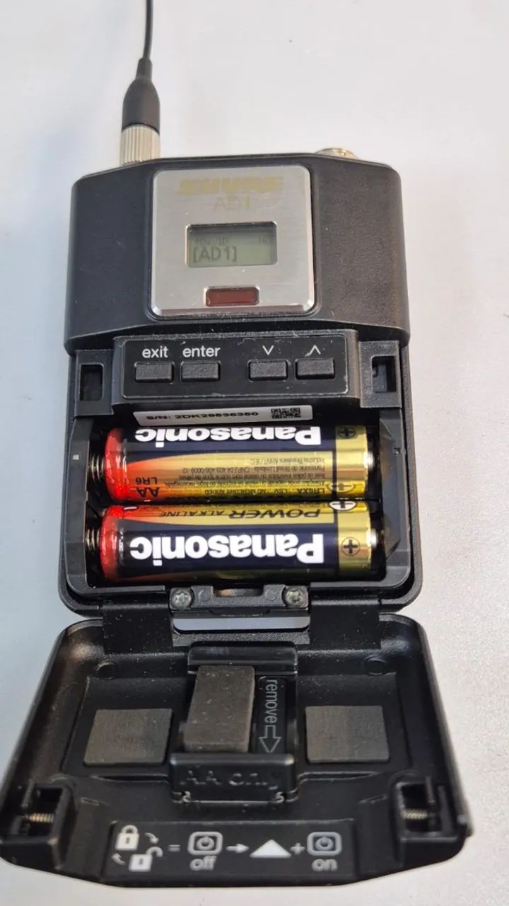 SHURE AD1 G56 完動品 SHURE AD1-G56 ボディパック型送信機(シュアー ADシリーズ 対応周波数