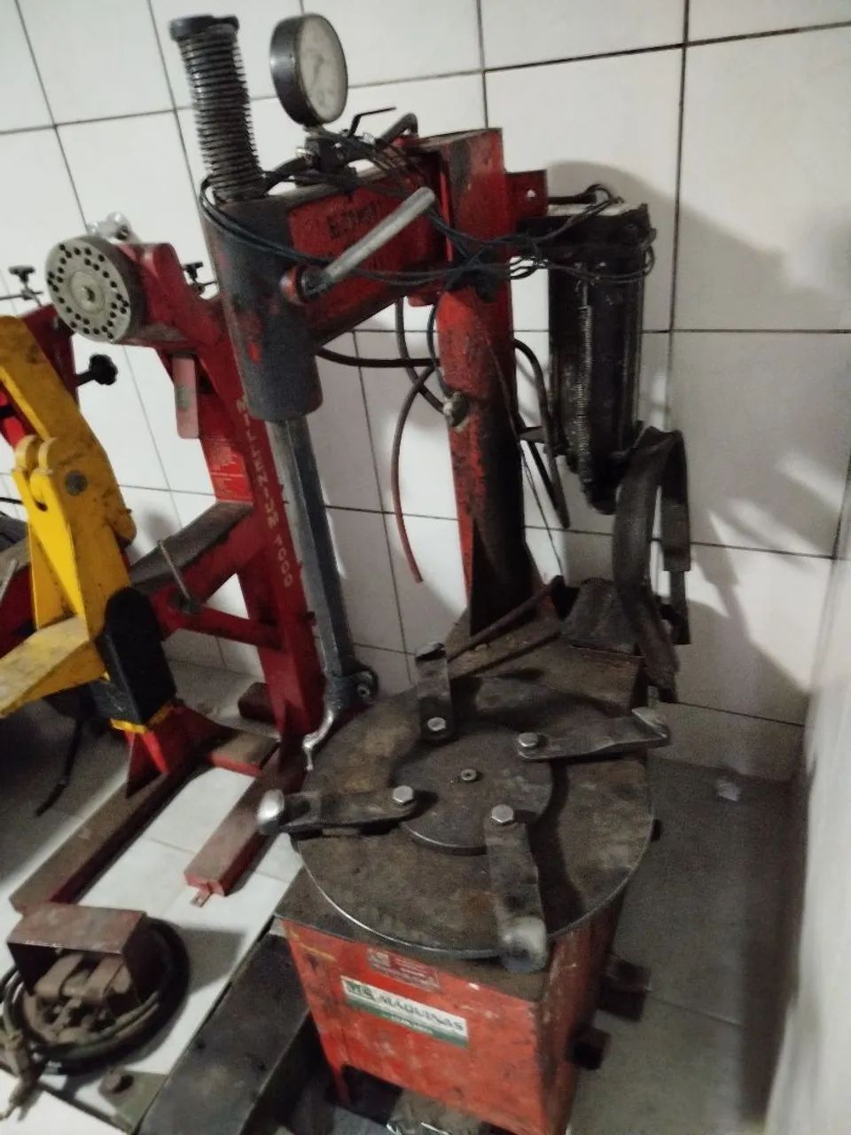 Desmontadora de pneu