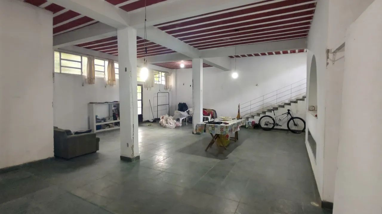 Casa Subsolo com Terreno grande e murado. - Foto 2