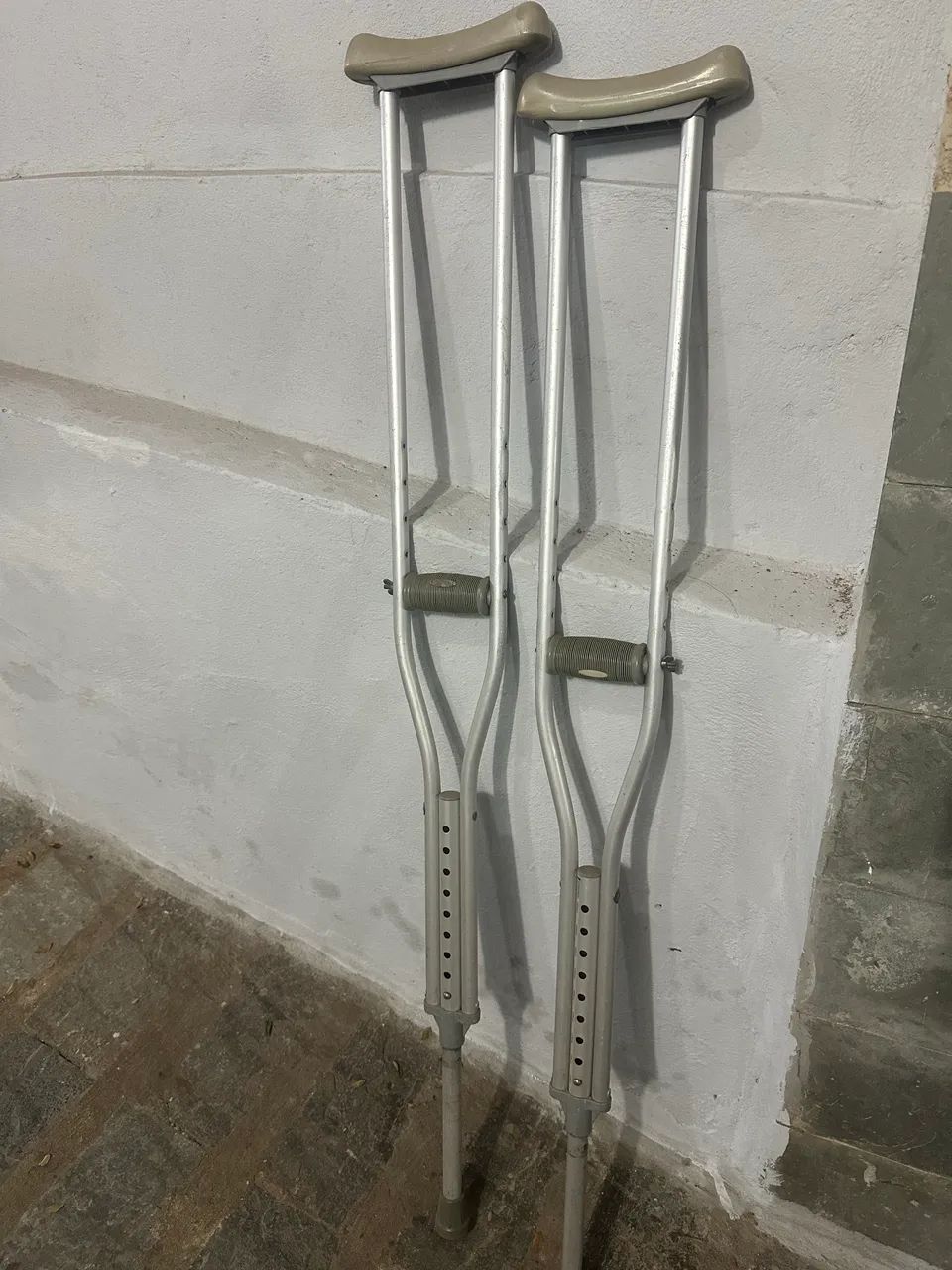 VENDO MULETAS 