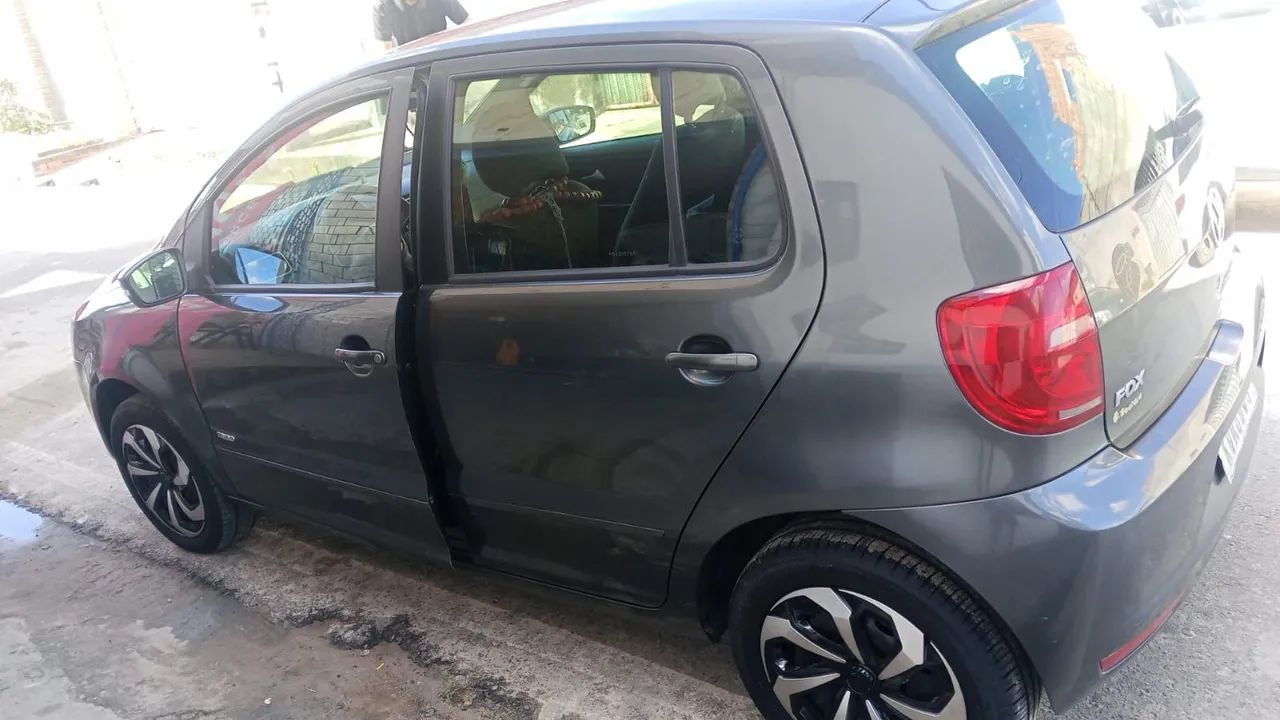 Volkswagen Fox 1.0 MI Total Flex 8V 5P 2013 - Foto 5