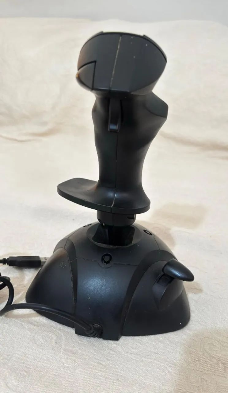 Joystick Thrustmaster USB para PC - Foto 4