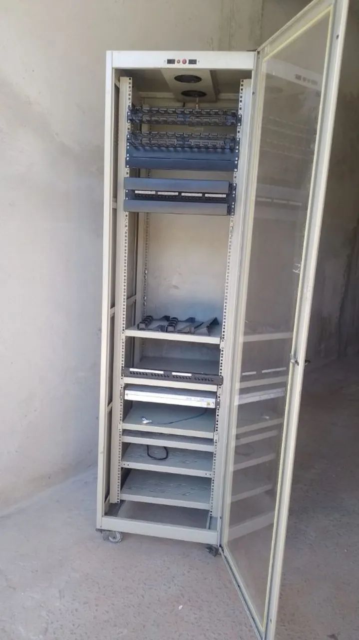Rack servidor com bandejas e chave  - Foto 3