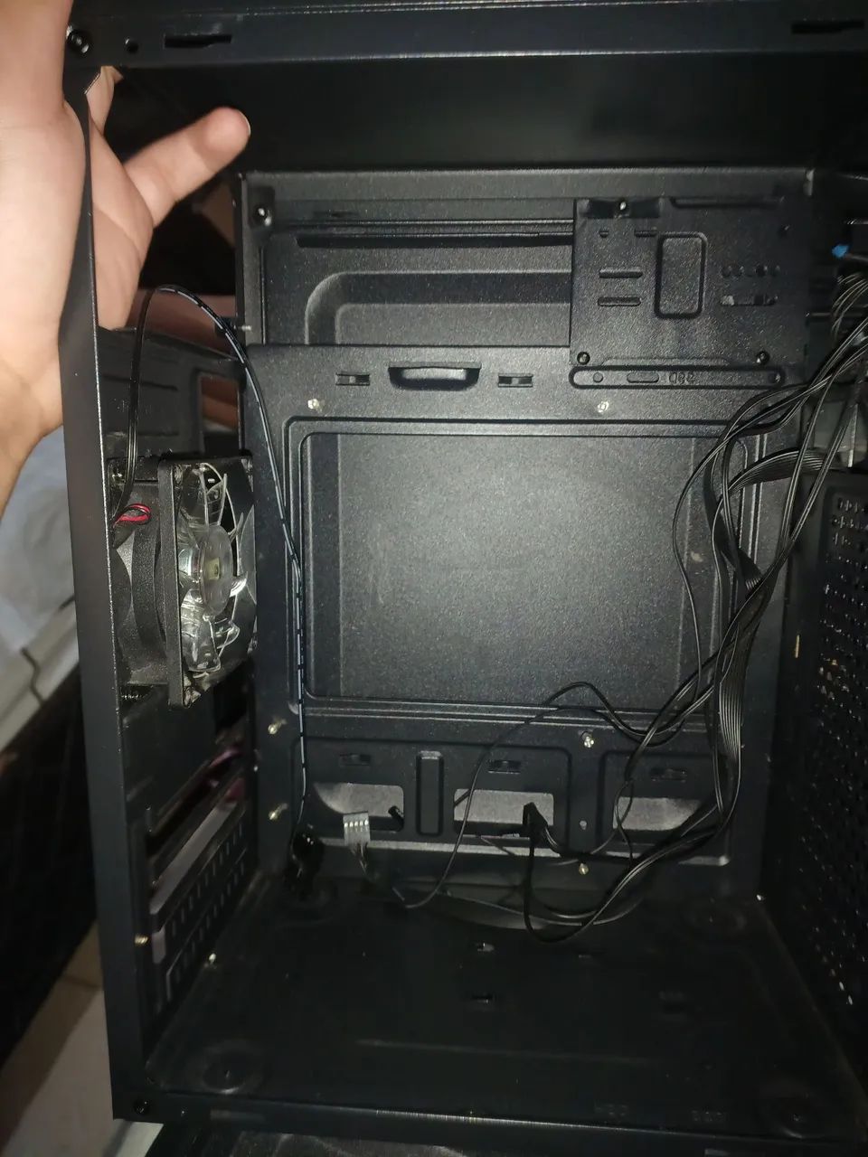 Gabinete c3tech, acompanha uma  fan