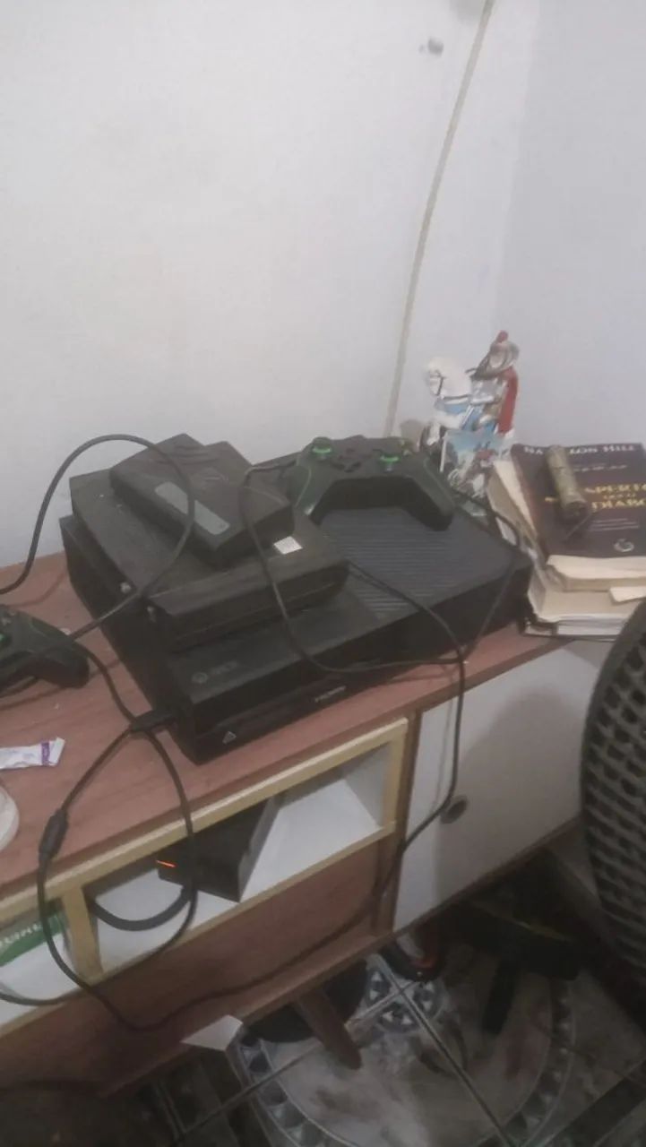 Vendo Xbox one FAT x notebook Hp para saír rápido 1,500 os dois Xbox jostik universal 3cds - Foto 3