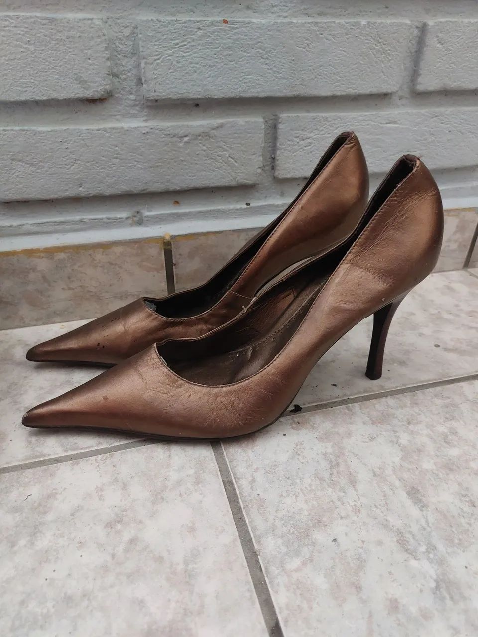 Sapato dourado tamanho 39