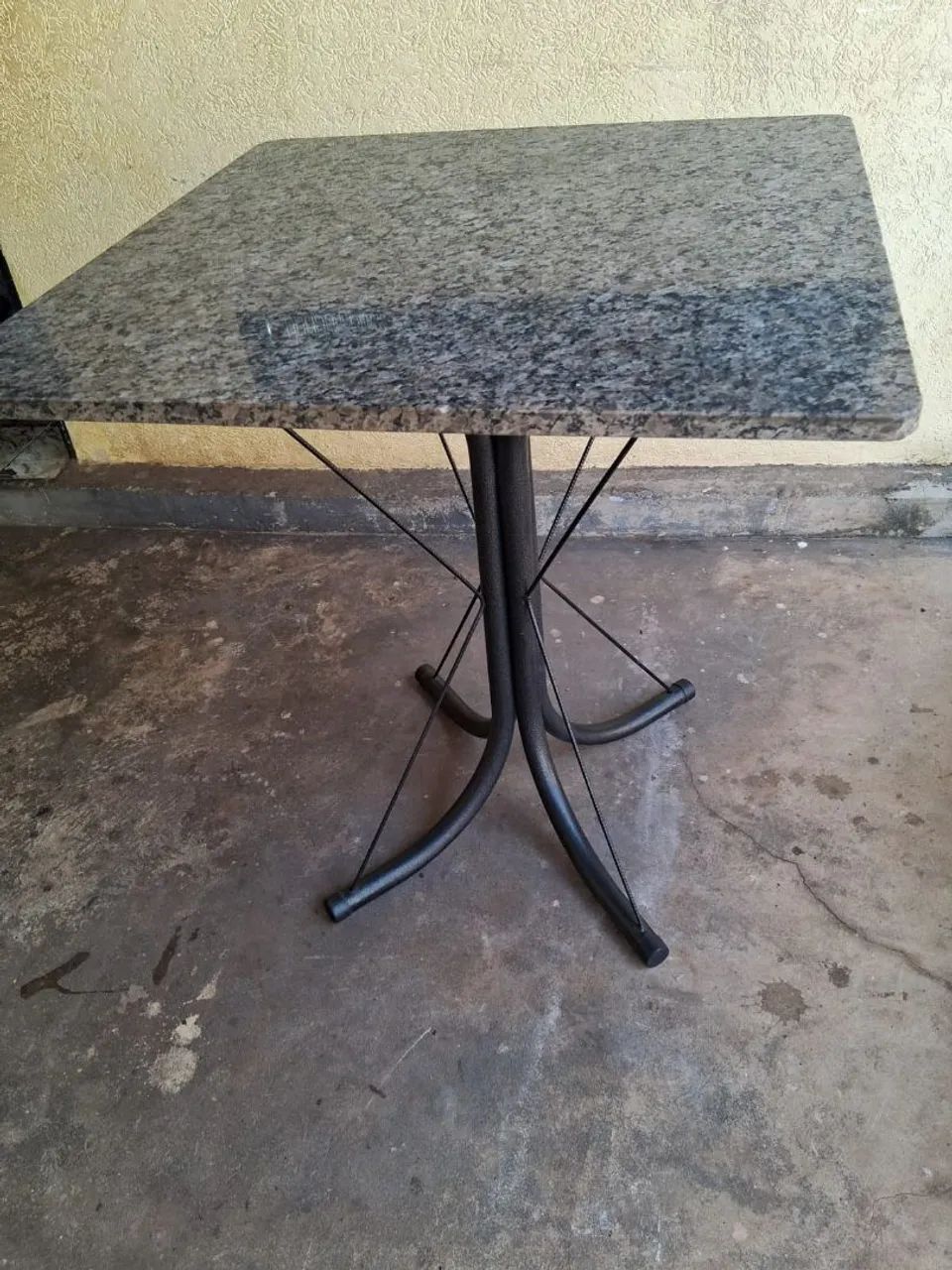 Mesa com 4 cadeiras valor $ 399  reais - Foto 3