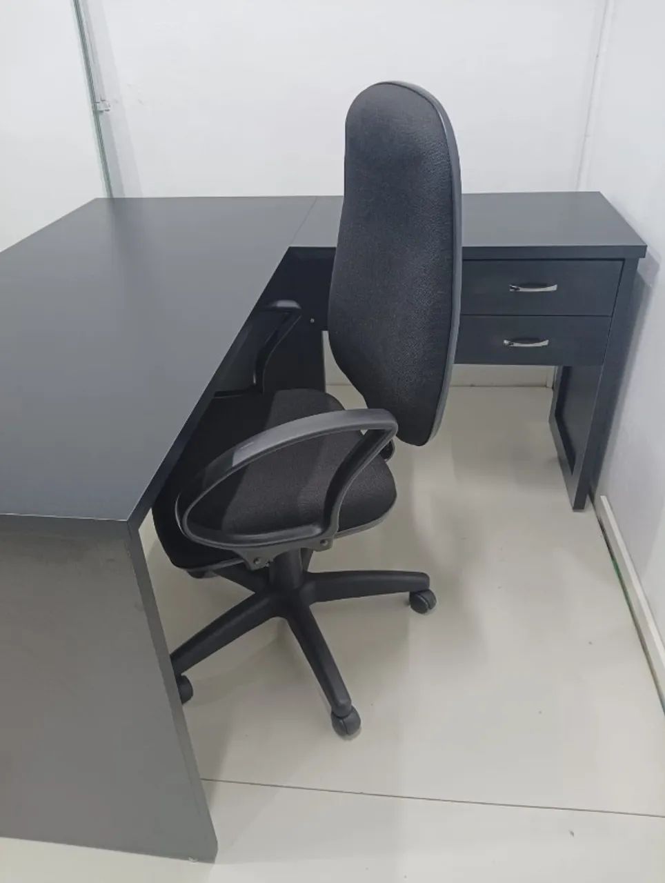 Mesa de escritório em L - Foto 2