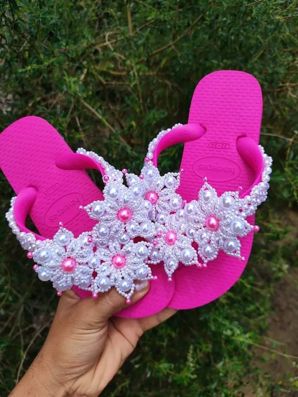 Havaianas decorada com pérolas - Foto 2