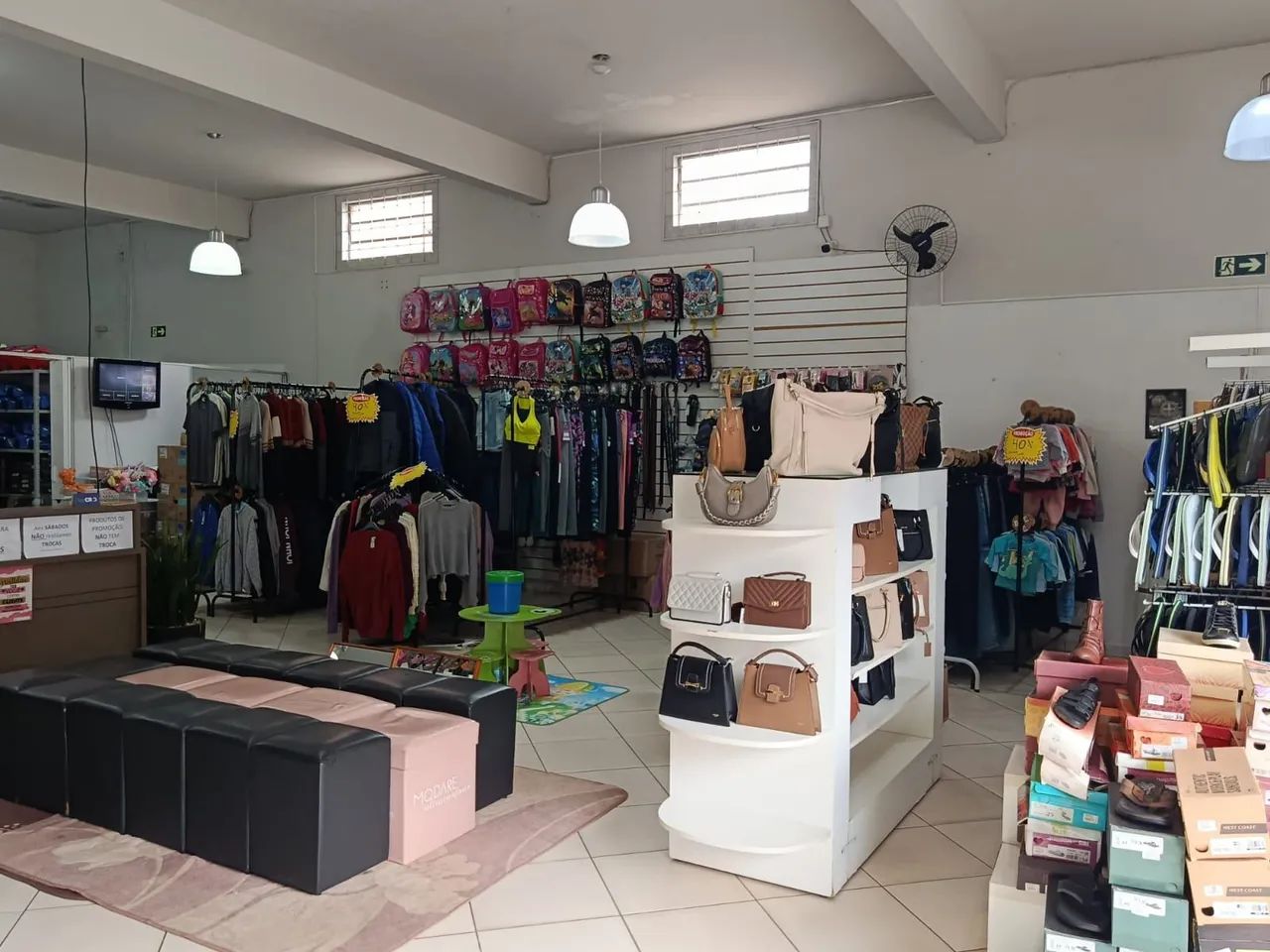 Loja de calçados e confecções 