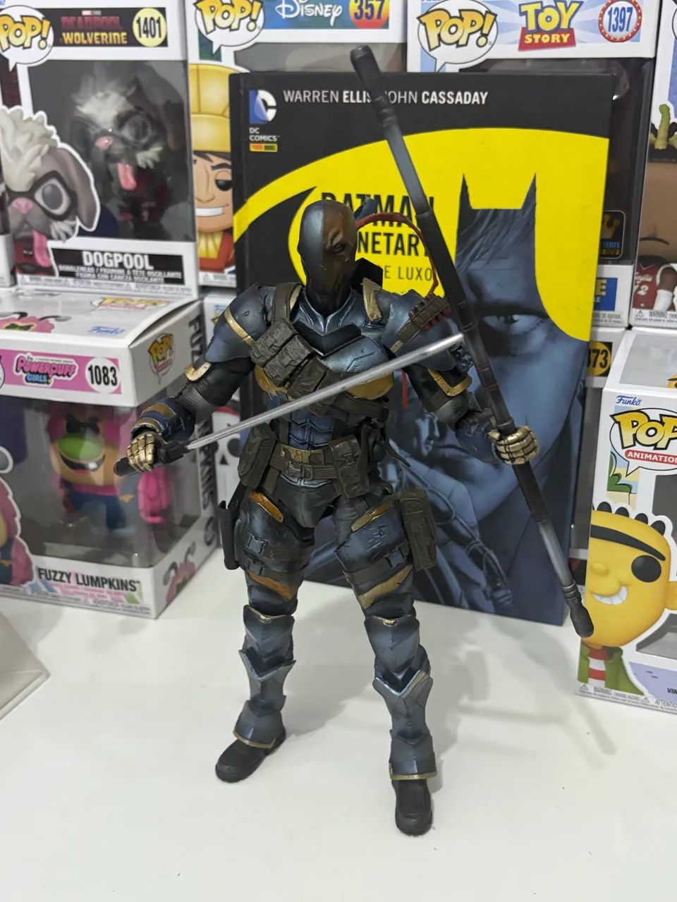 deathstroke - batman arkham origins (play arts kai) original - Foto 4