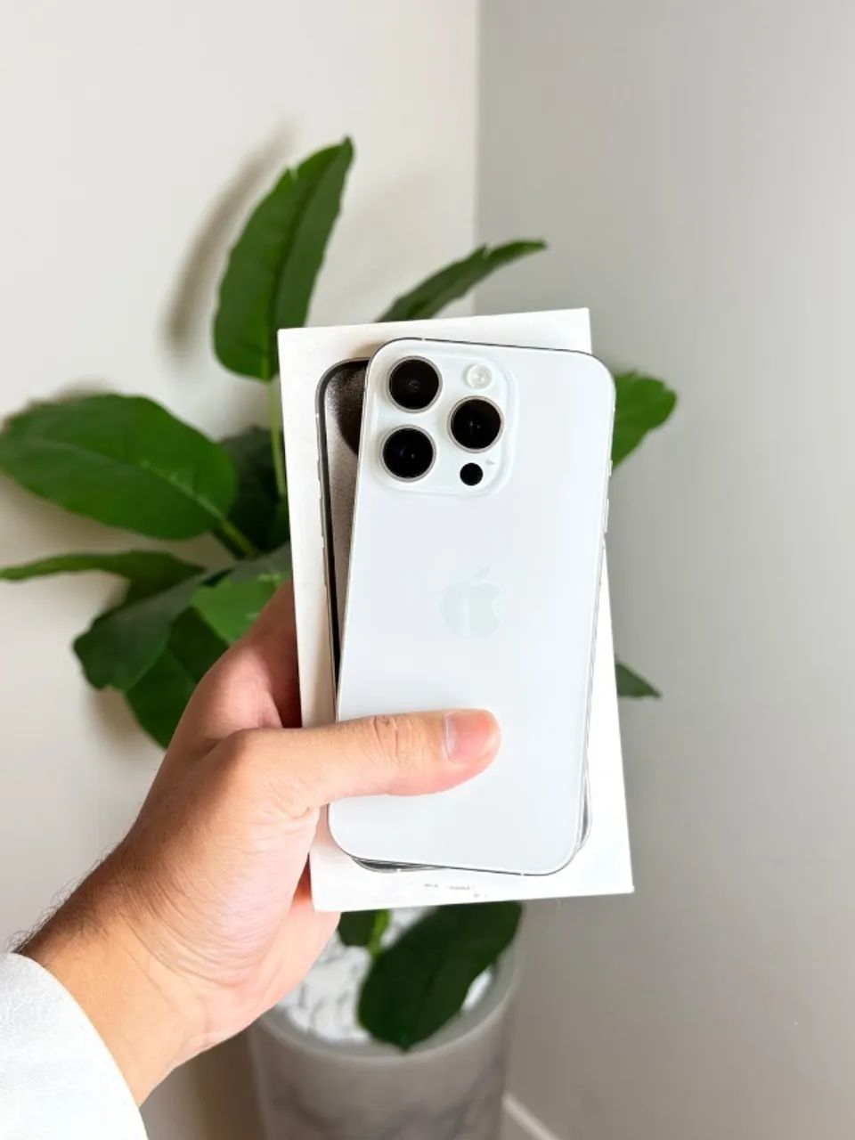 iPhone 15 Pro 128GB - Branco - Celulares e Smartphones