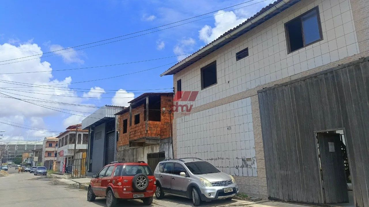 Casa com Galpão nos Fundos perto do Castelão - Foto 2