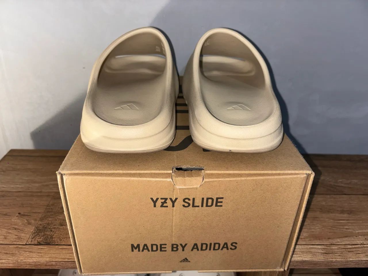 Chinelo Adidas Yeezy Slide Bone - Foto 3