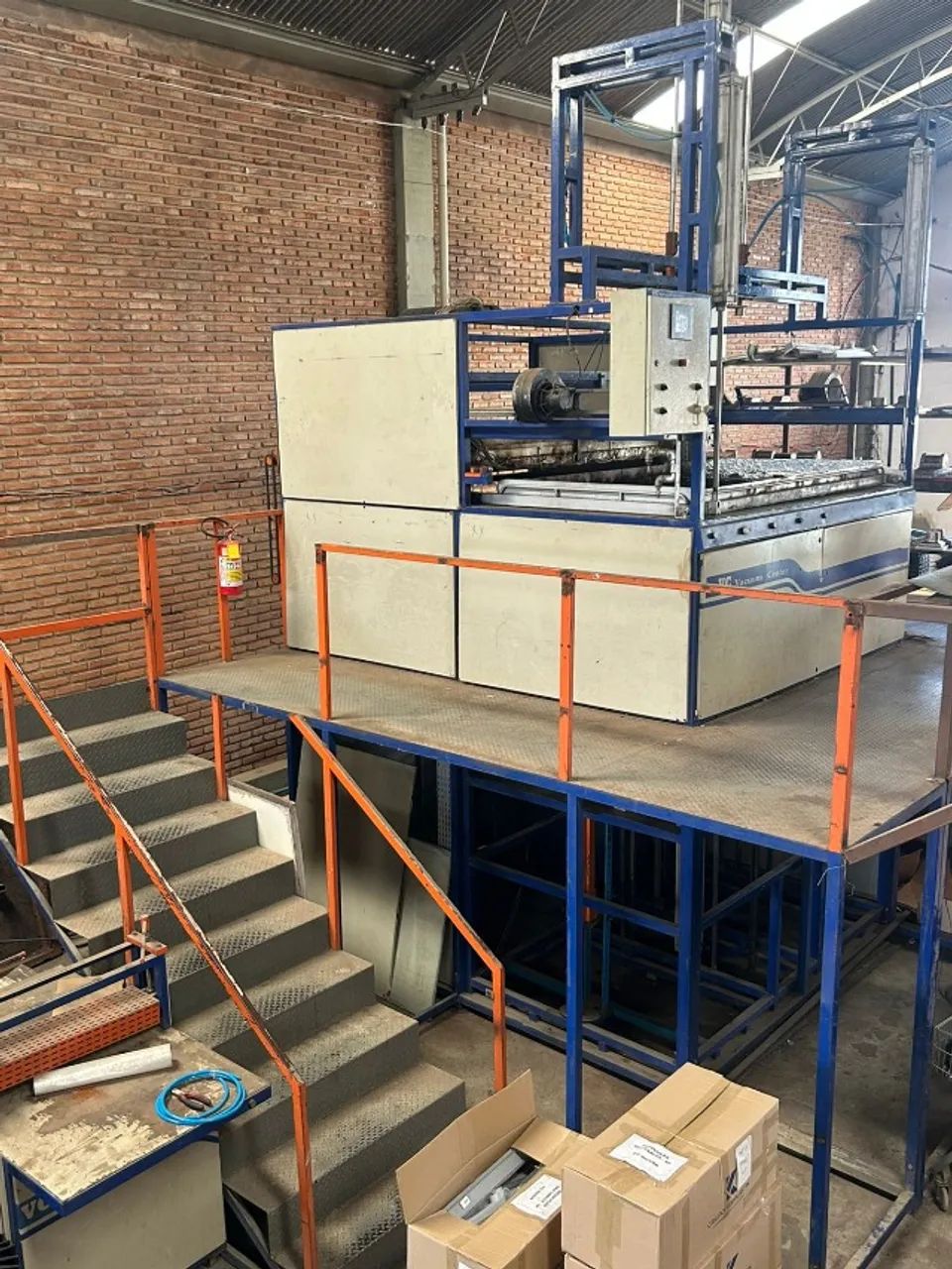 Máquina de Vacumm Forming (Termoformagem a Vácuo) 2,20 x 1,20 metros