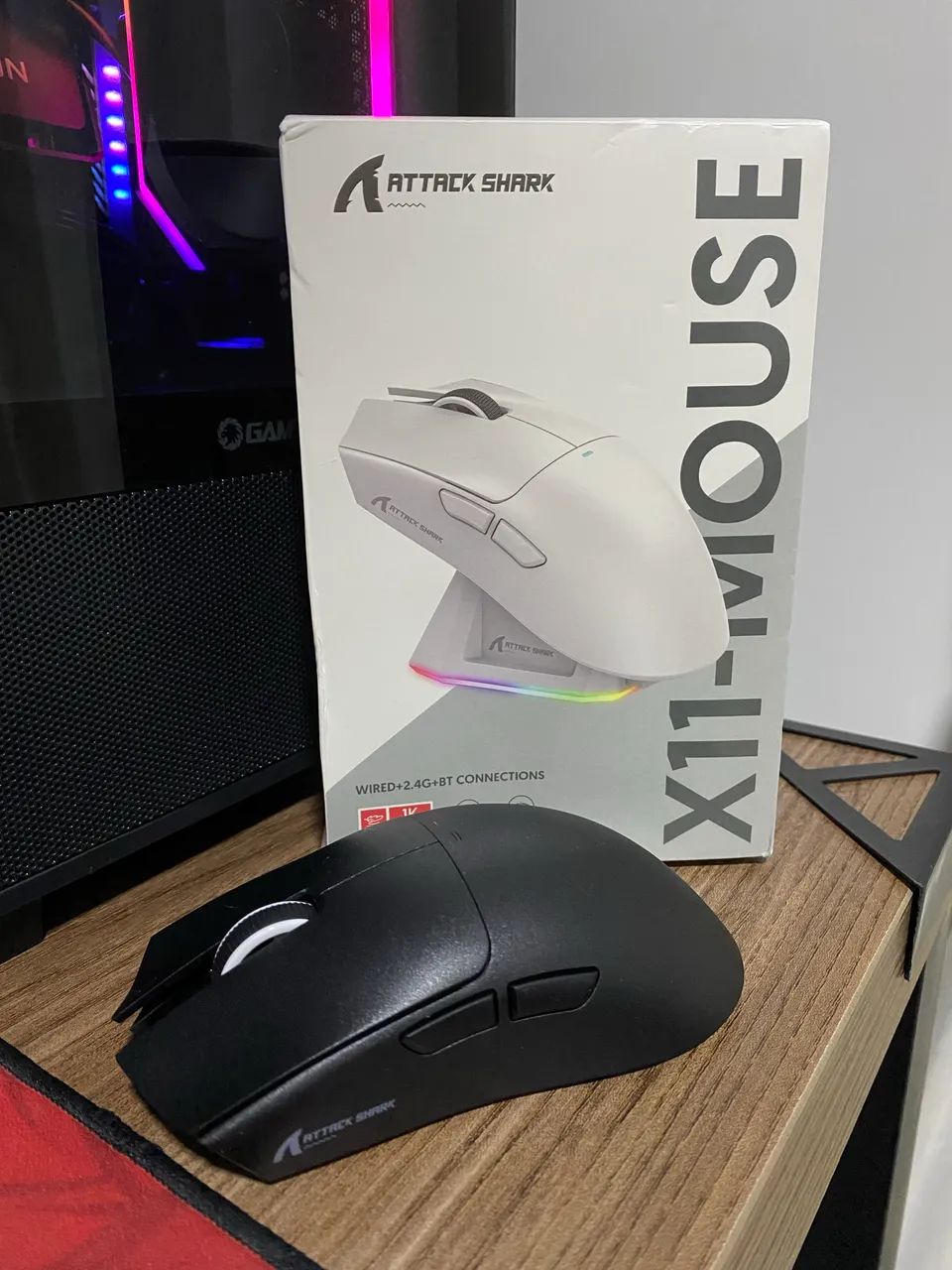 Mouse Attack Shark X11 com Dock de carregamento (NOVO)