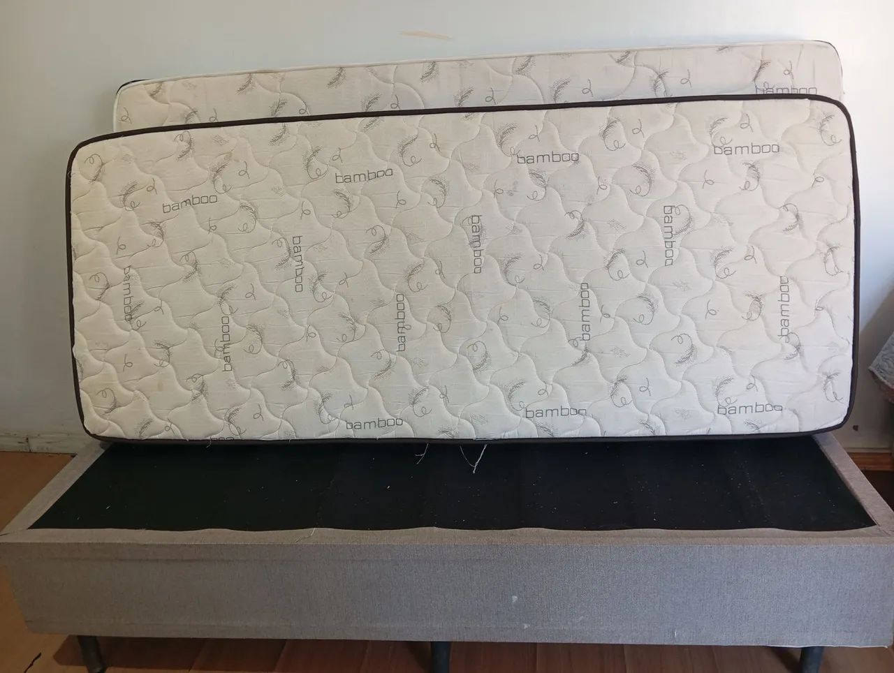 Vendo cama box de solteiro e 2 colchões de solteiro  - Foto 5
