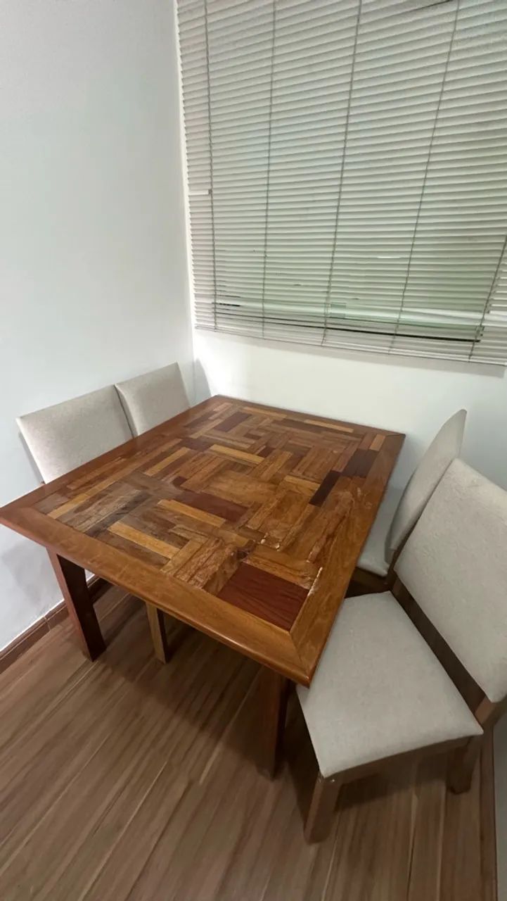 Jogo de mesa de madeira maciça