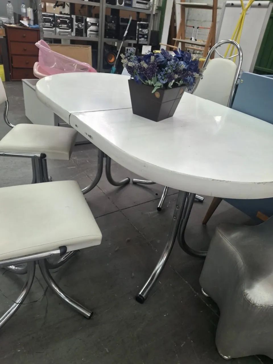 Mesa extensiva com 3 cadeiras giratórias  - Foto 5