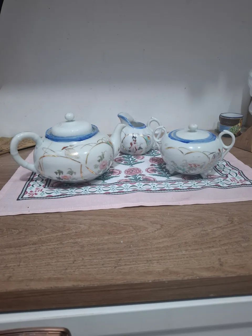 Conjunto de Chá Japonês Vintage - Porcelana Fina com Pintura de Geishas e Ouro - Foto 2