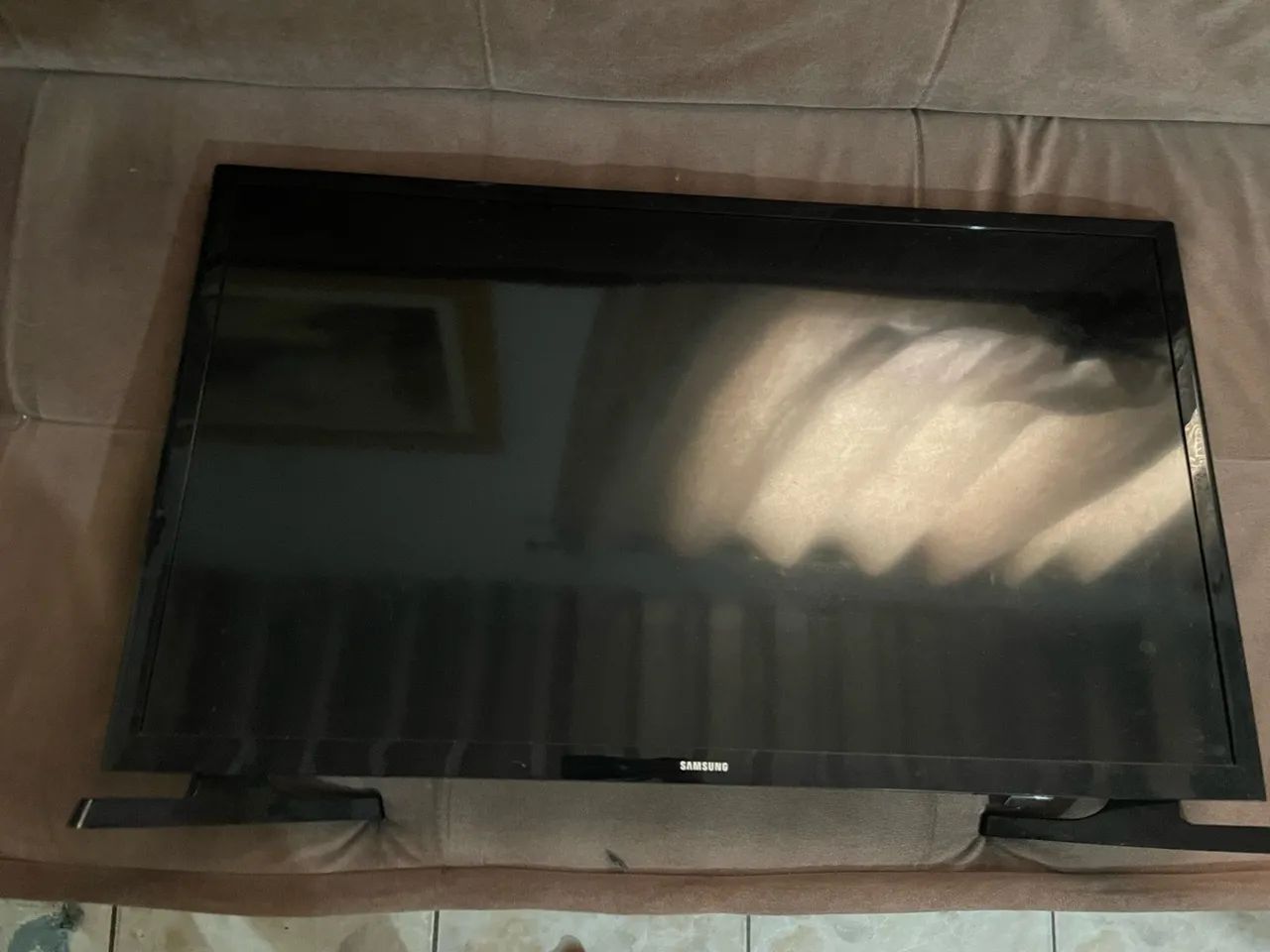Vendo essa televisão 32 polegadas ,? não é smart por isso esta por esse preço ?