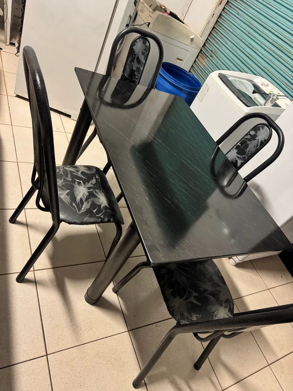 Mesa com 4 cadeiras  - Foto 2