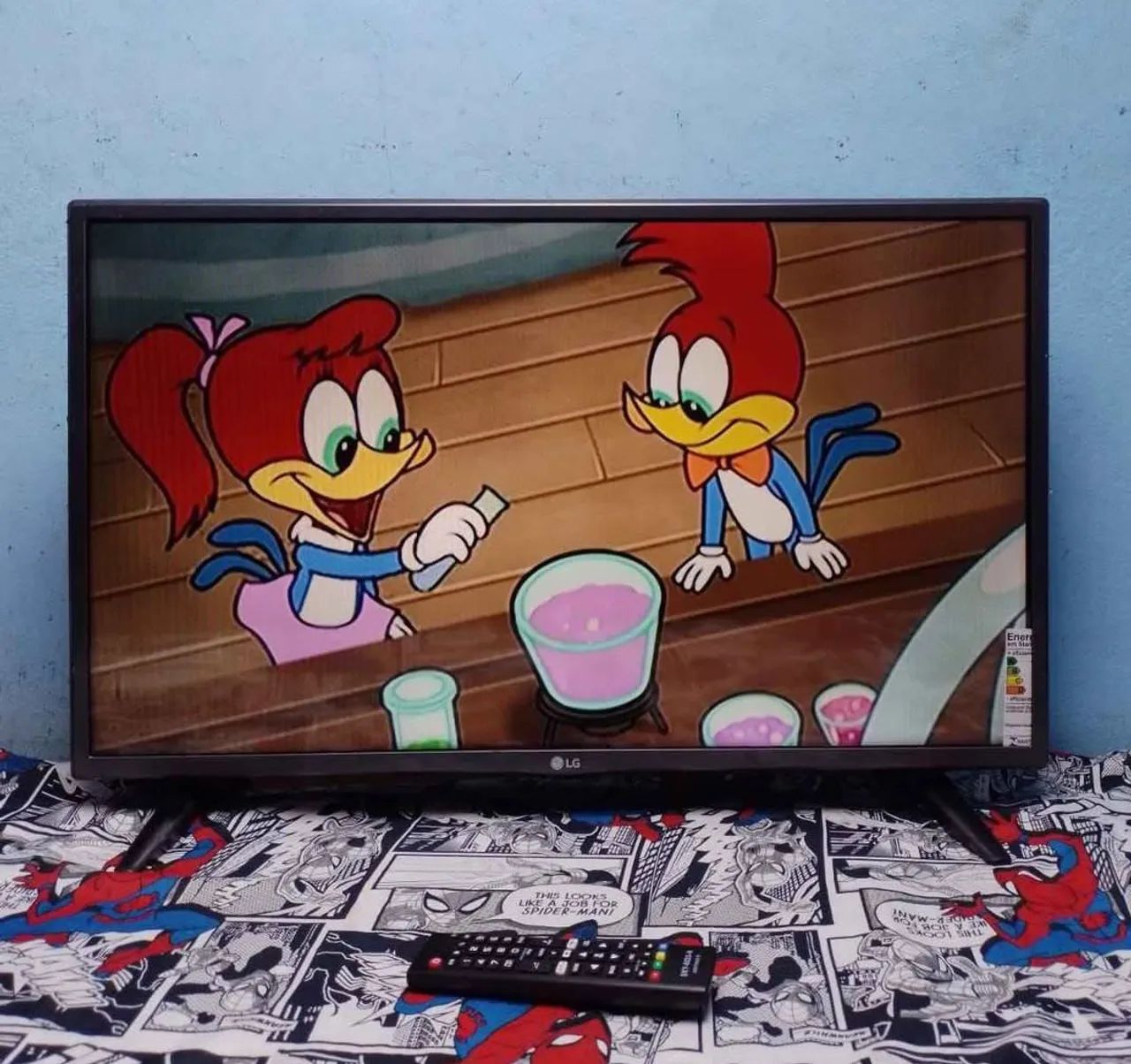 Smart Tv LG de 32 polegadas pezinhos e controle  - Foto 3